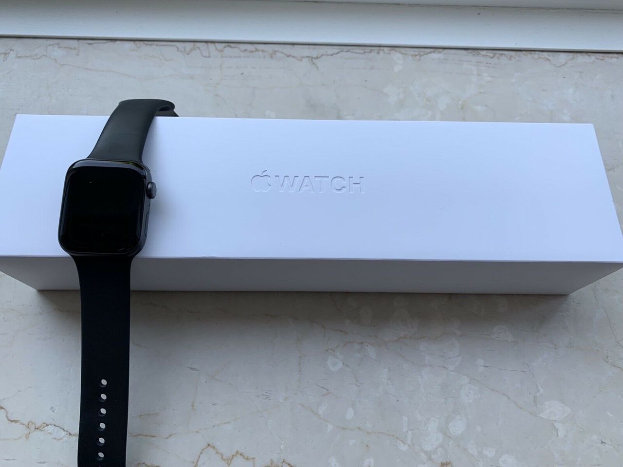 Apple Watch Series 4, 44 mm ( Space Gray )