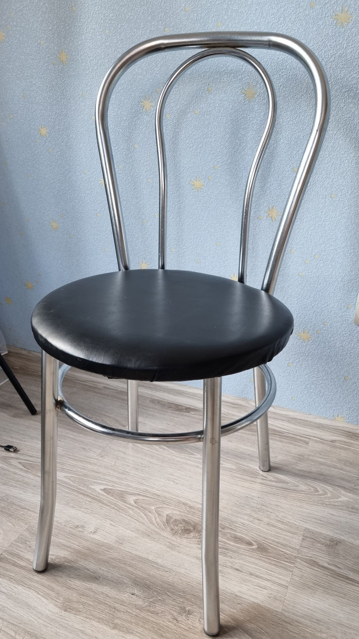 Стул для кухни 400 лей, есть два