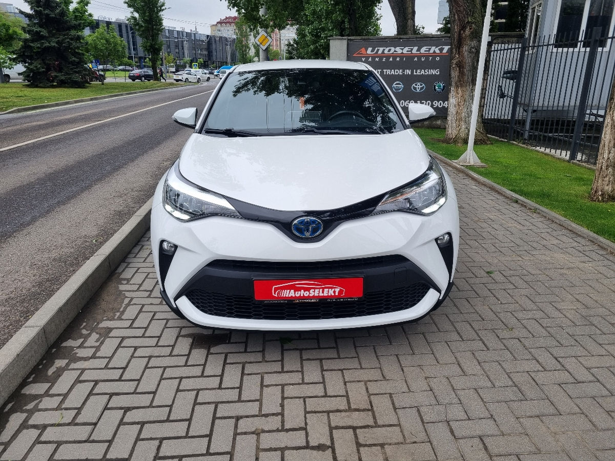 Toyota C-HR 2023 photo 2