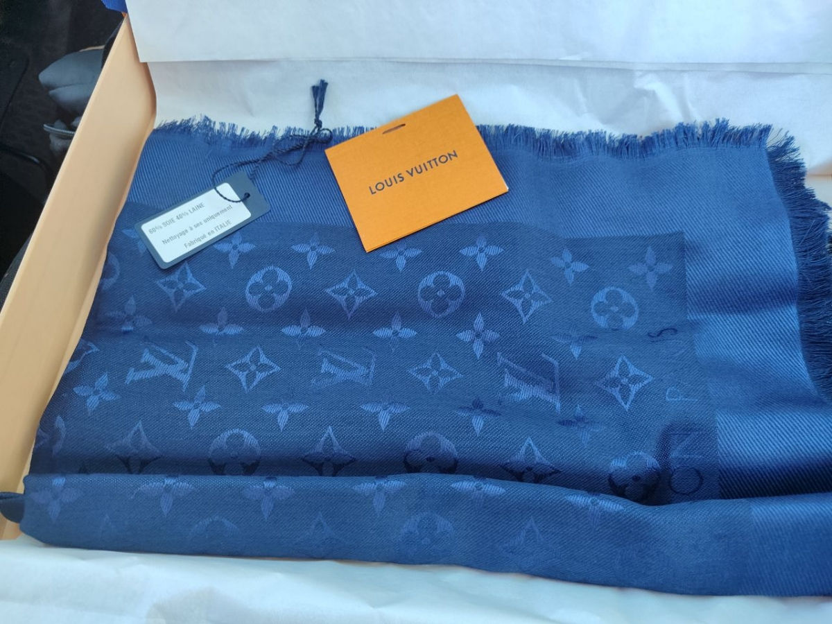 Louis Vuitton fular foto 0