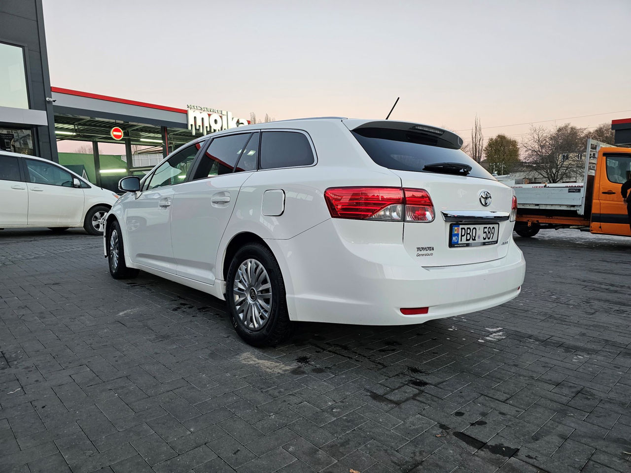 Toyota Avensis foto 4