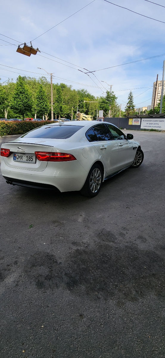 Jaguar XE фото 5
