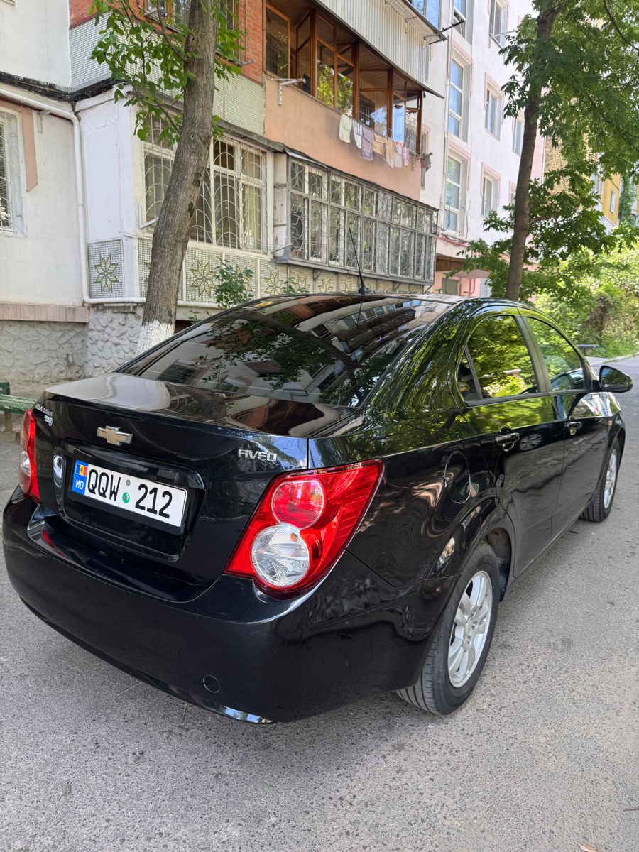 Chevrolet Aveo foto 2