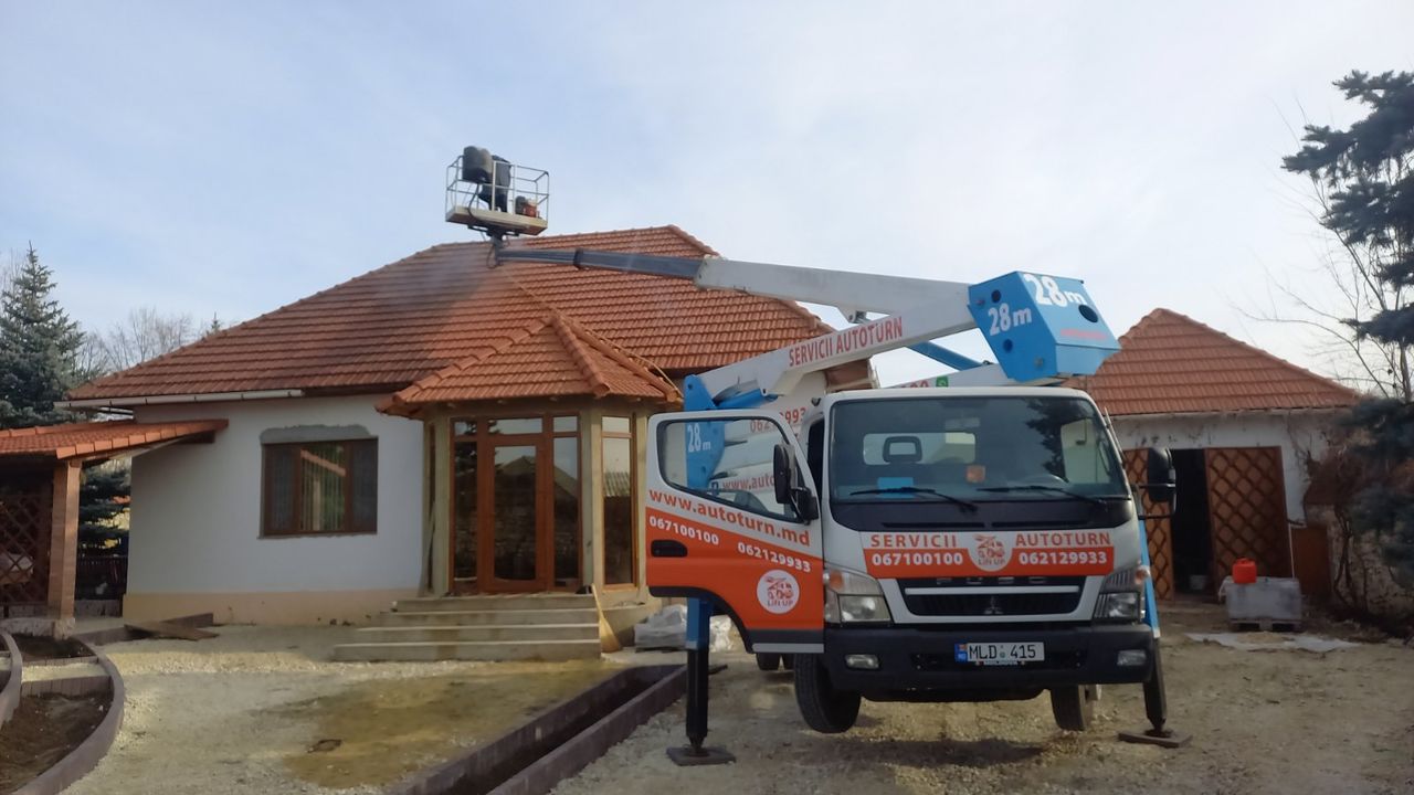 Curățare profesională a fațadelor, acoperișuri, trotuare, pavaje, curți, garduri, etc. foto 1