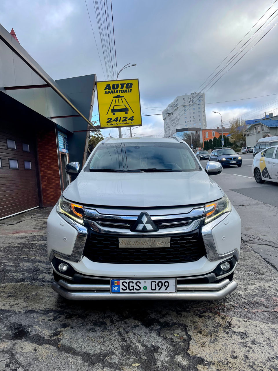 Mitsubishi Pajero Sport foto 1