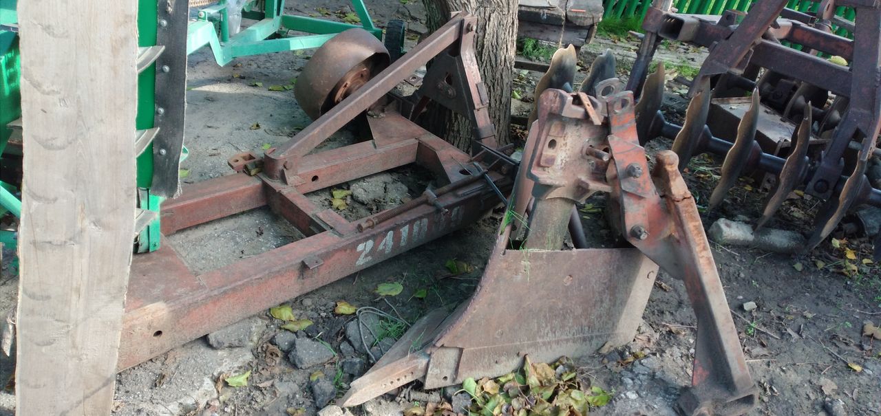 Полуплантажный плуг и Плуг ПЯ в продаже