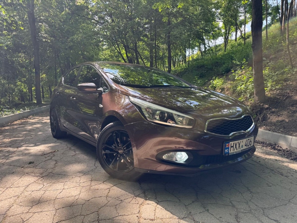 KIA Ceed фото 1