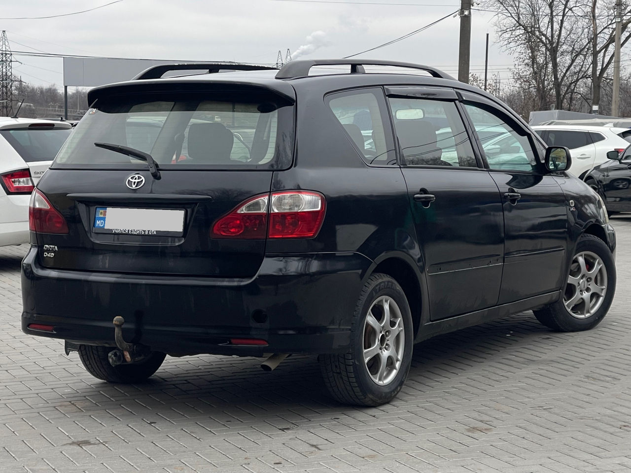 Toyota Avensis Verso foto 2