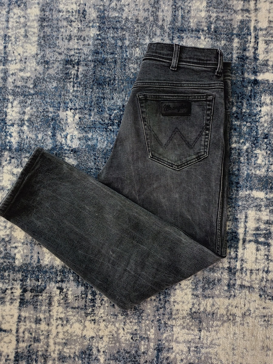Se vinde ! Jeans blugi wrangler straight  foto 0