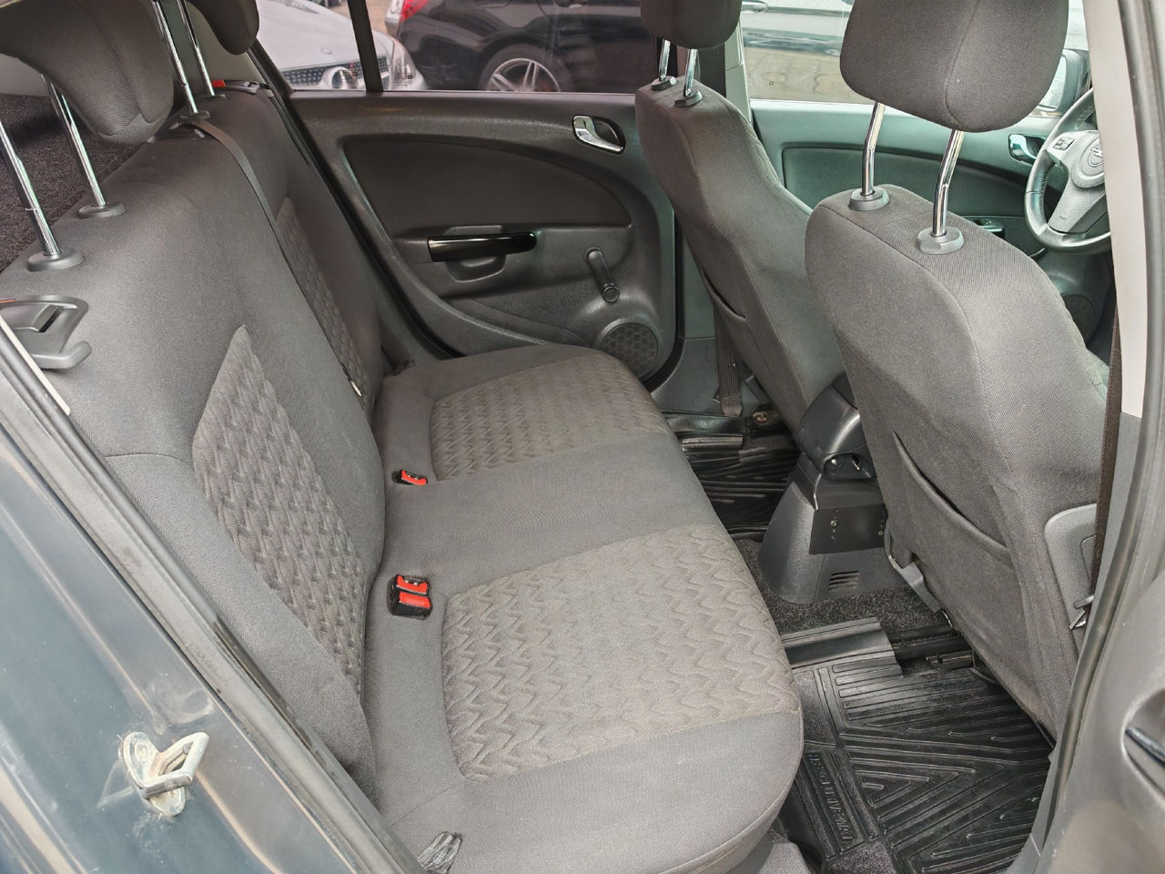 Opel Corsa фото 12