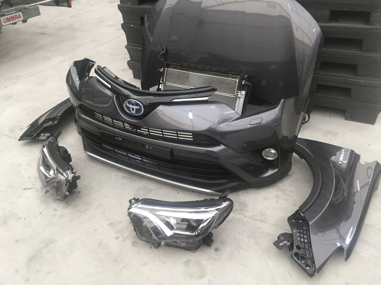 Toyota Rav-4 Bamper / Capot / Aripi / Faruri / Radiatoare