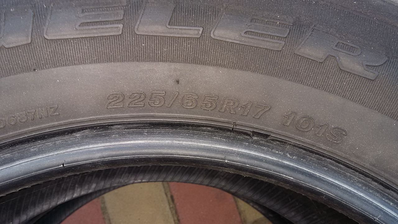 R17 / 225 / 65 ,резина без порезов и без шишек, M+S Bridgestoune Dueler ...
