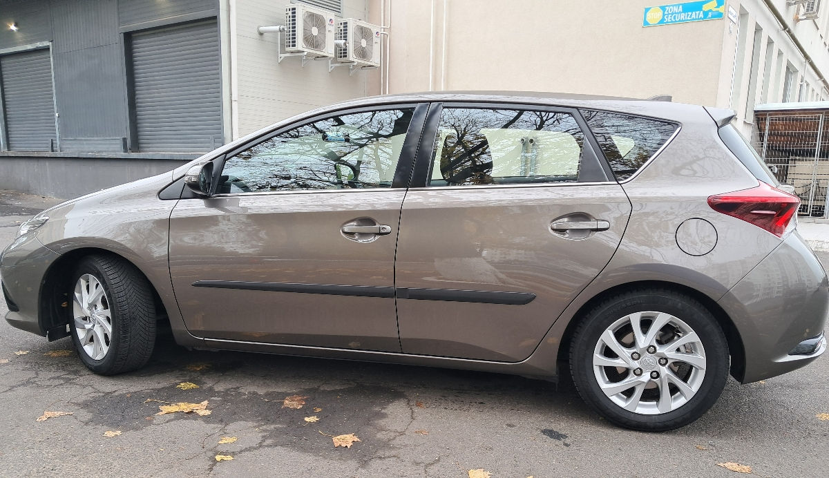 Toyota Auris foto 1