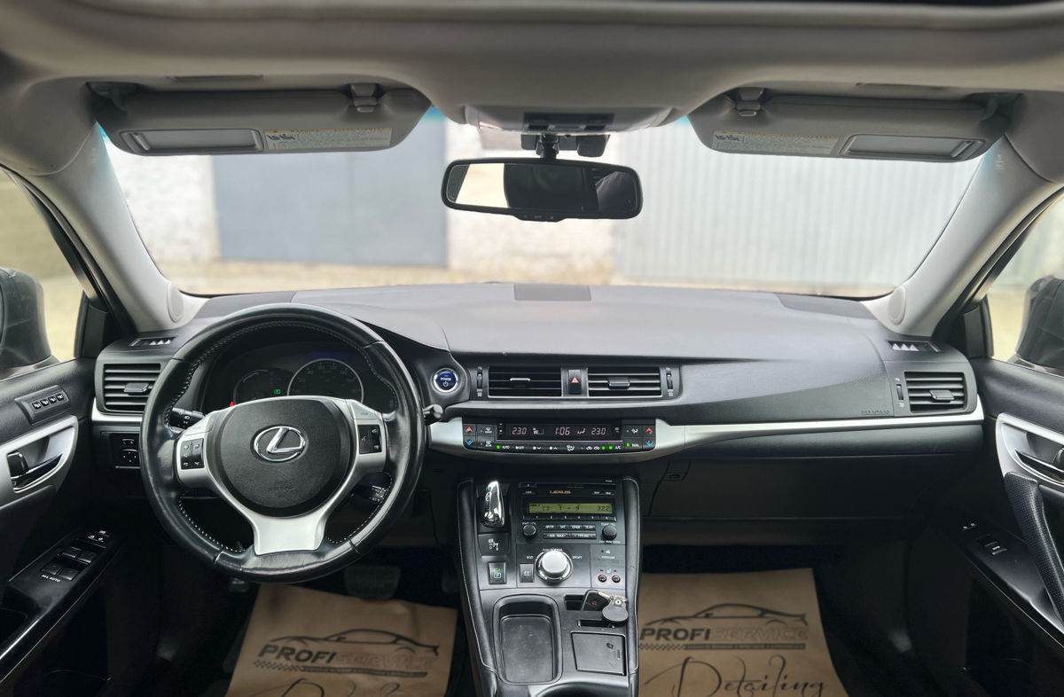 Lexus CT Series фото 8