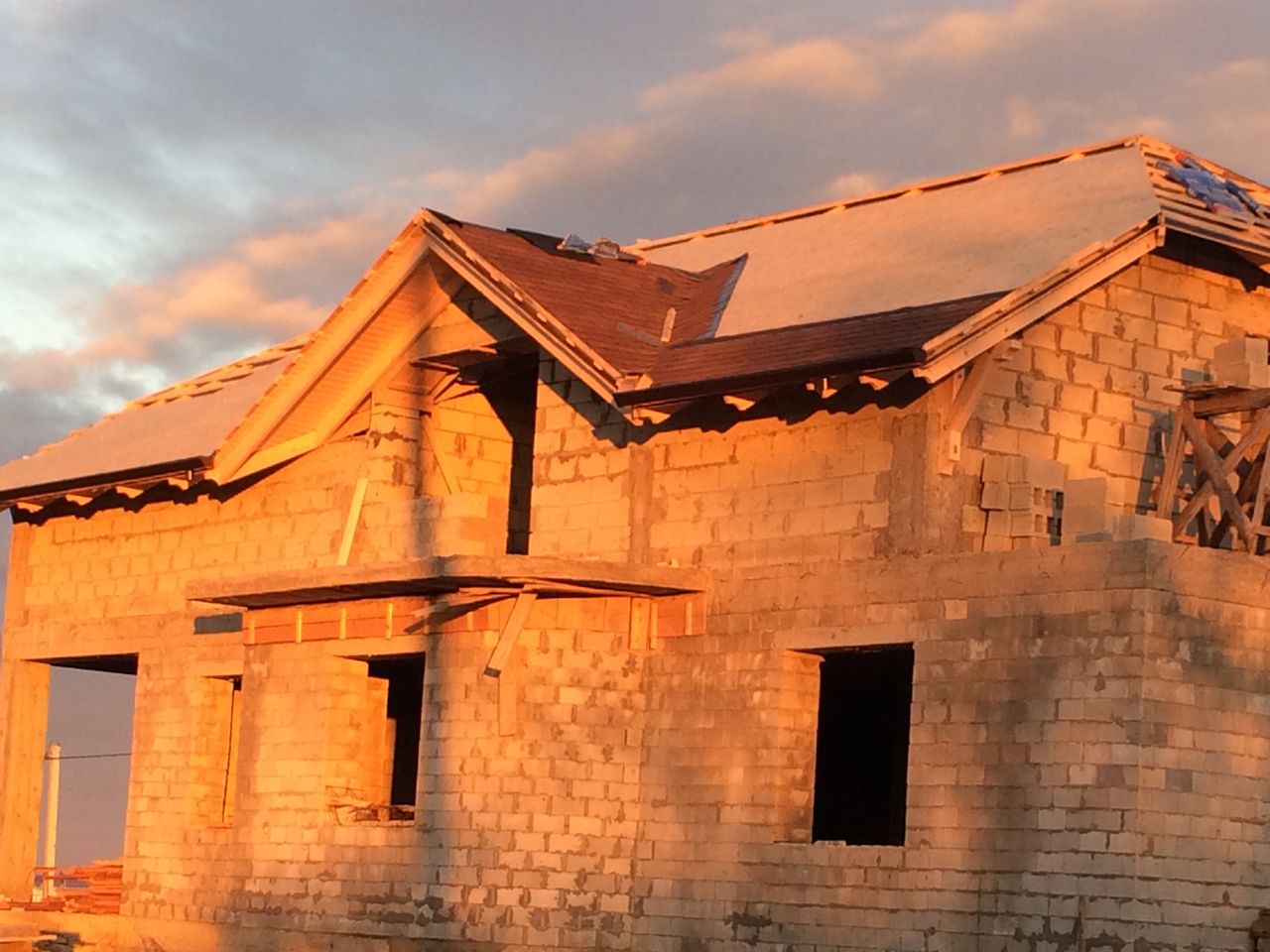 Construim acoperisuri moderne  pe placul tau foto 4