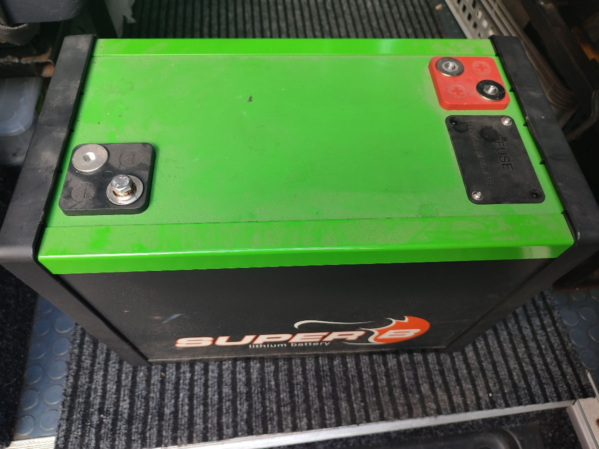 Аккумуляторная батарея Super B серии SB12V100E-ZC foto 2
