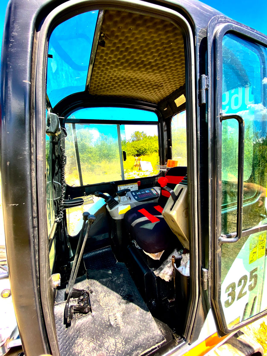 Mini excavator bobcat 325 foto 4
