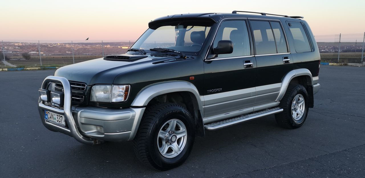 Isuzu Trooper foto 2