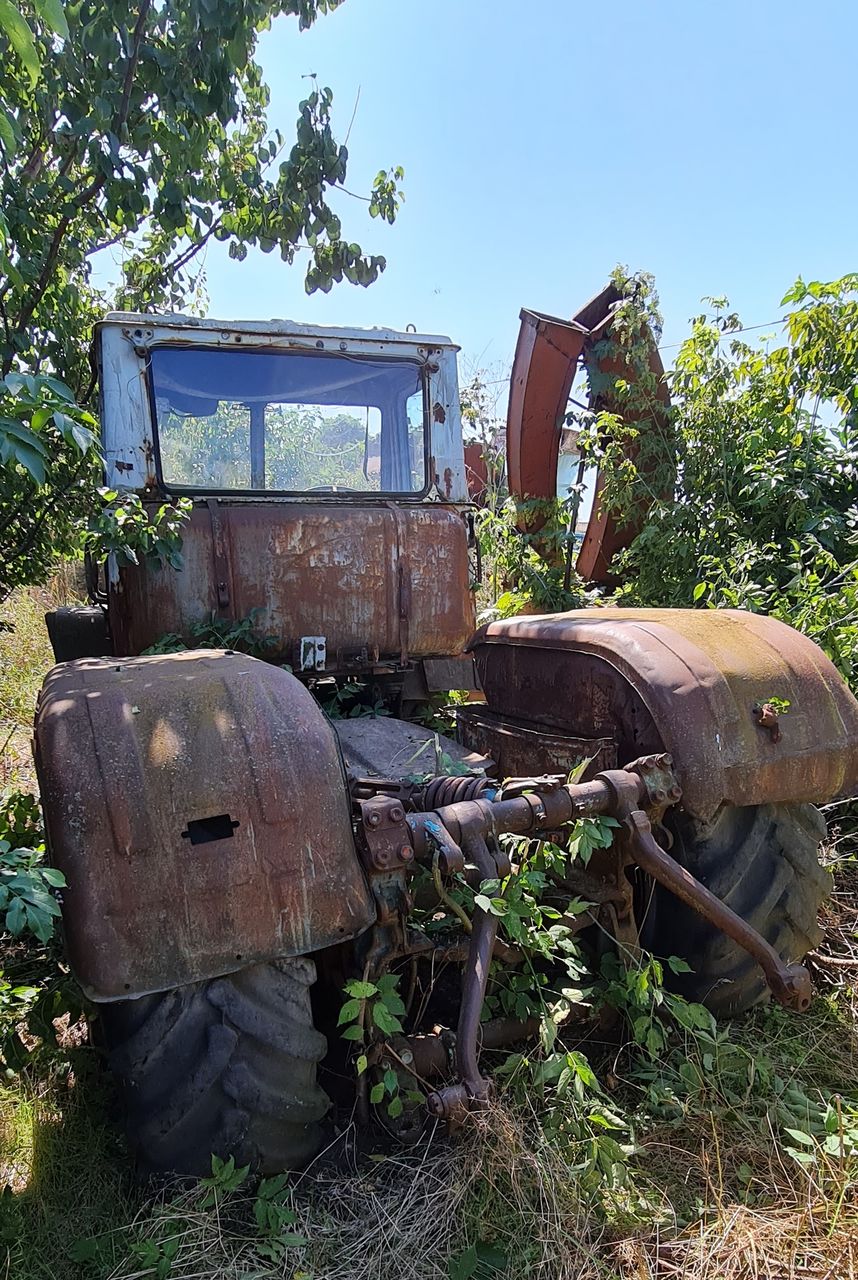 Tractor T 150 foto 2