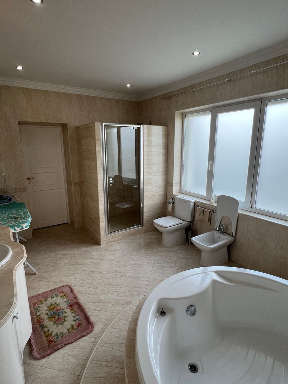 Casa For Rent la Valea Morilor -5500 euro. foto 6