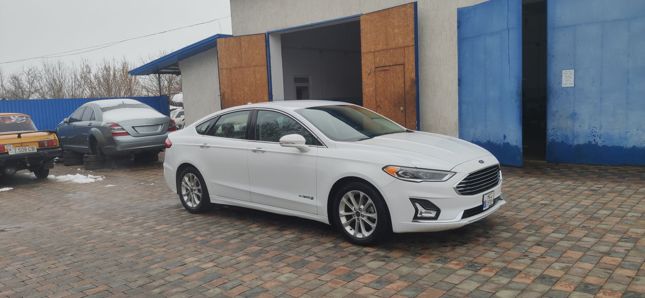 Ford Fusion foto 2