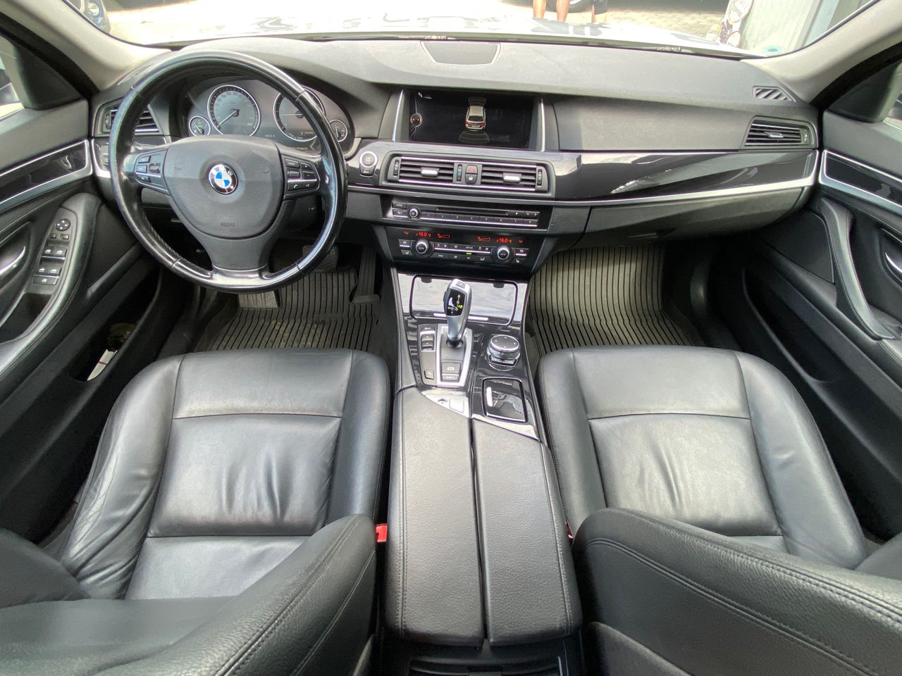 BMW 5 Series foto 8
