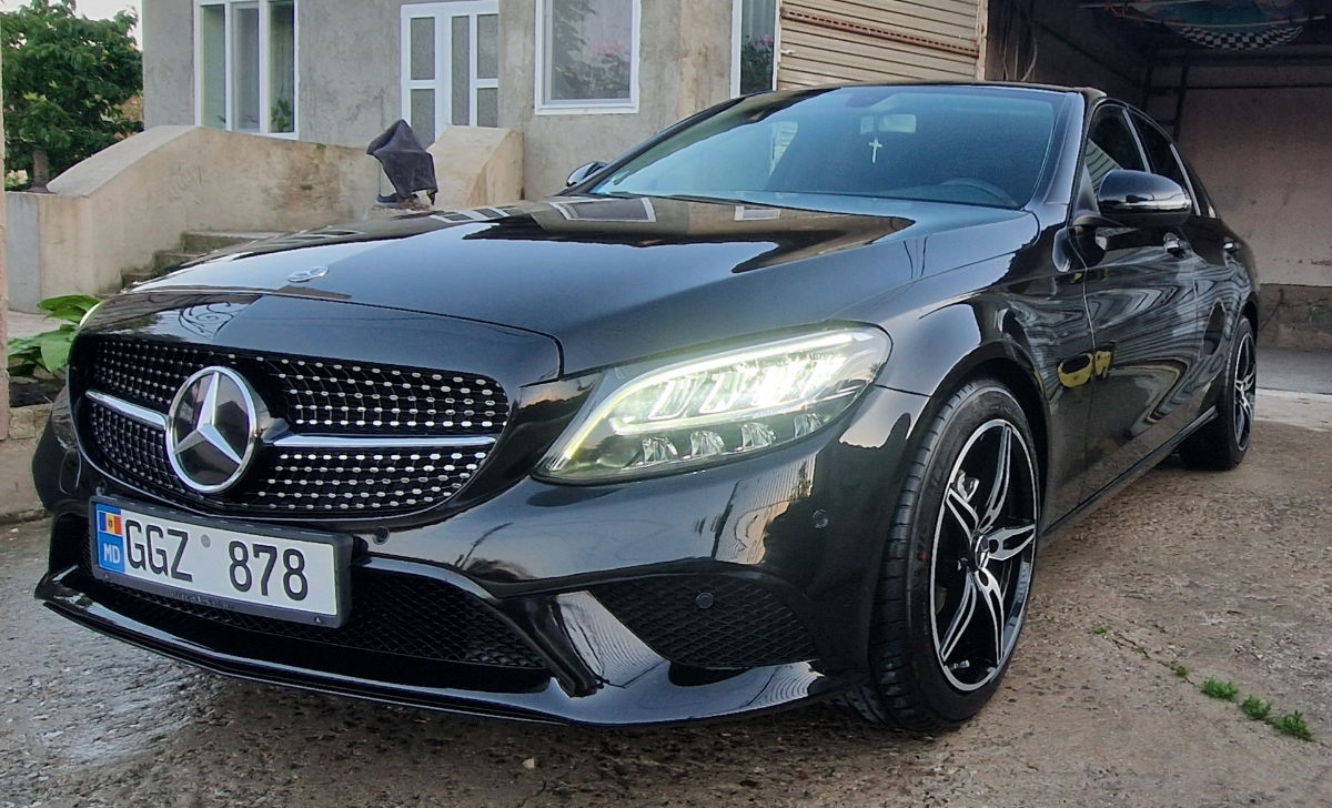 Mercedes C-Class foto 1