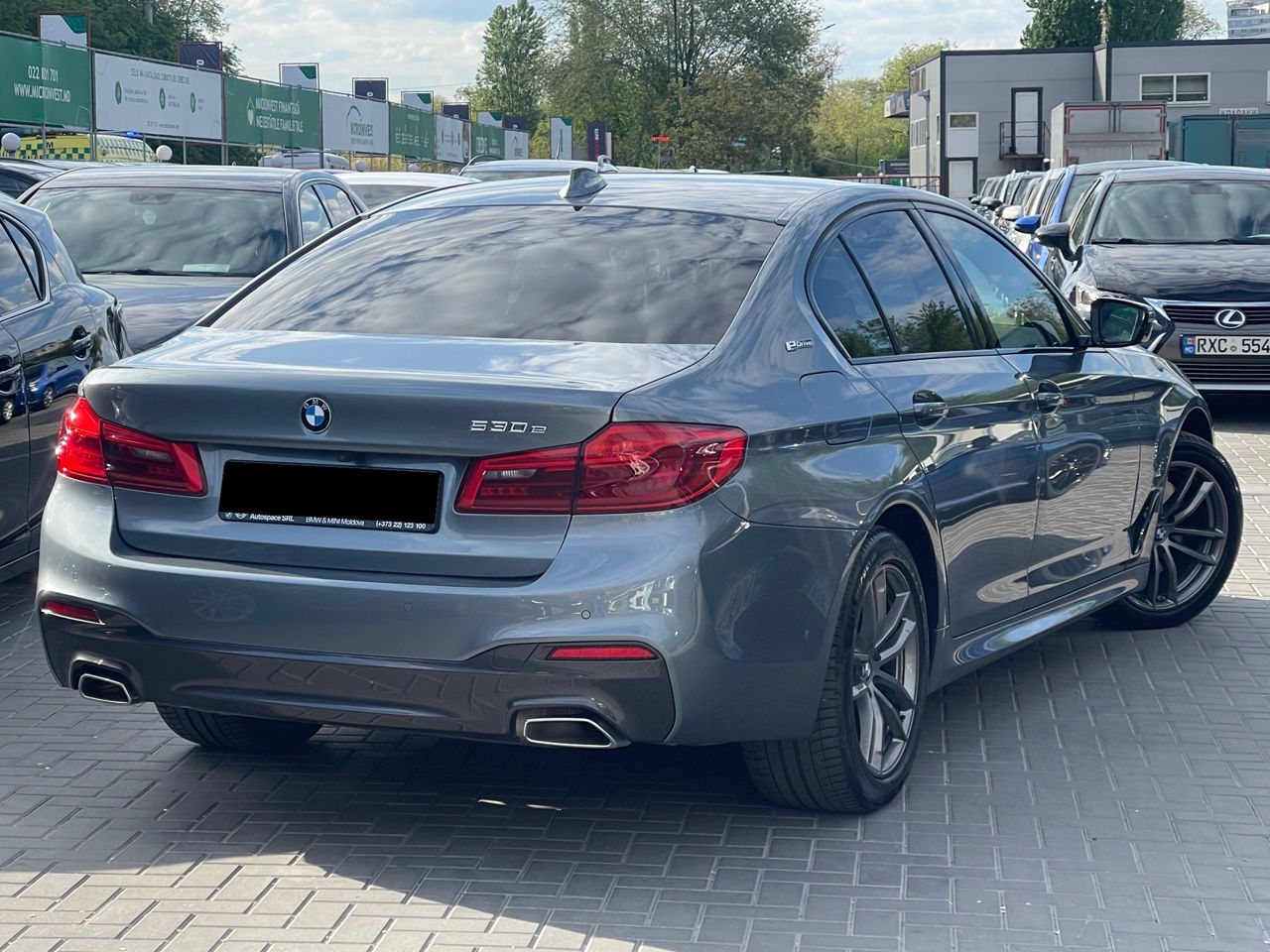 BMW 5 Series foto 4