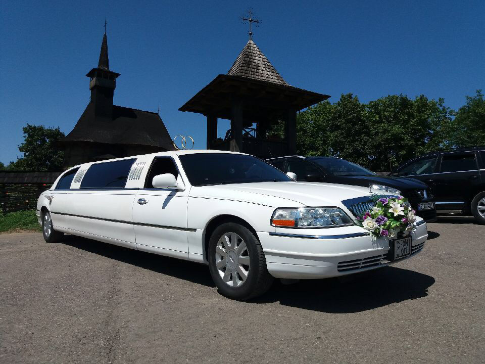 Недорого Mercedes S-klass .Самый популярный американский лимузин Lincoln Town Car фото 0