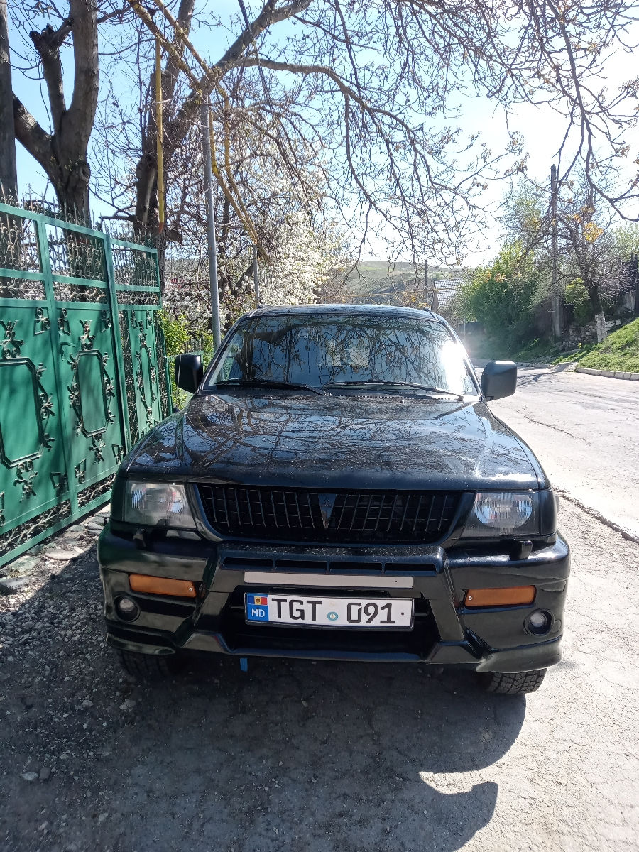 Mitsubishi Pajero 2000 г. с пробегом 258085 км, Бензин, 5000 €