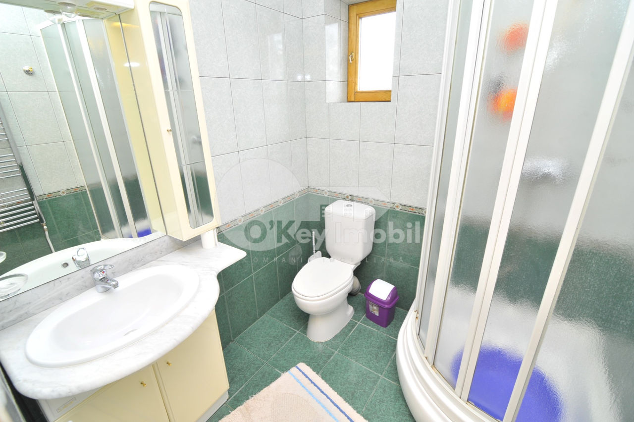 Casă cu 3 nivele, 360 mp, reparație euro, Codru, 1000 € foto 10