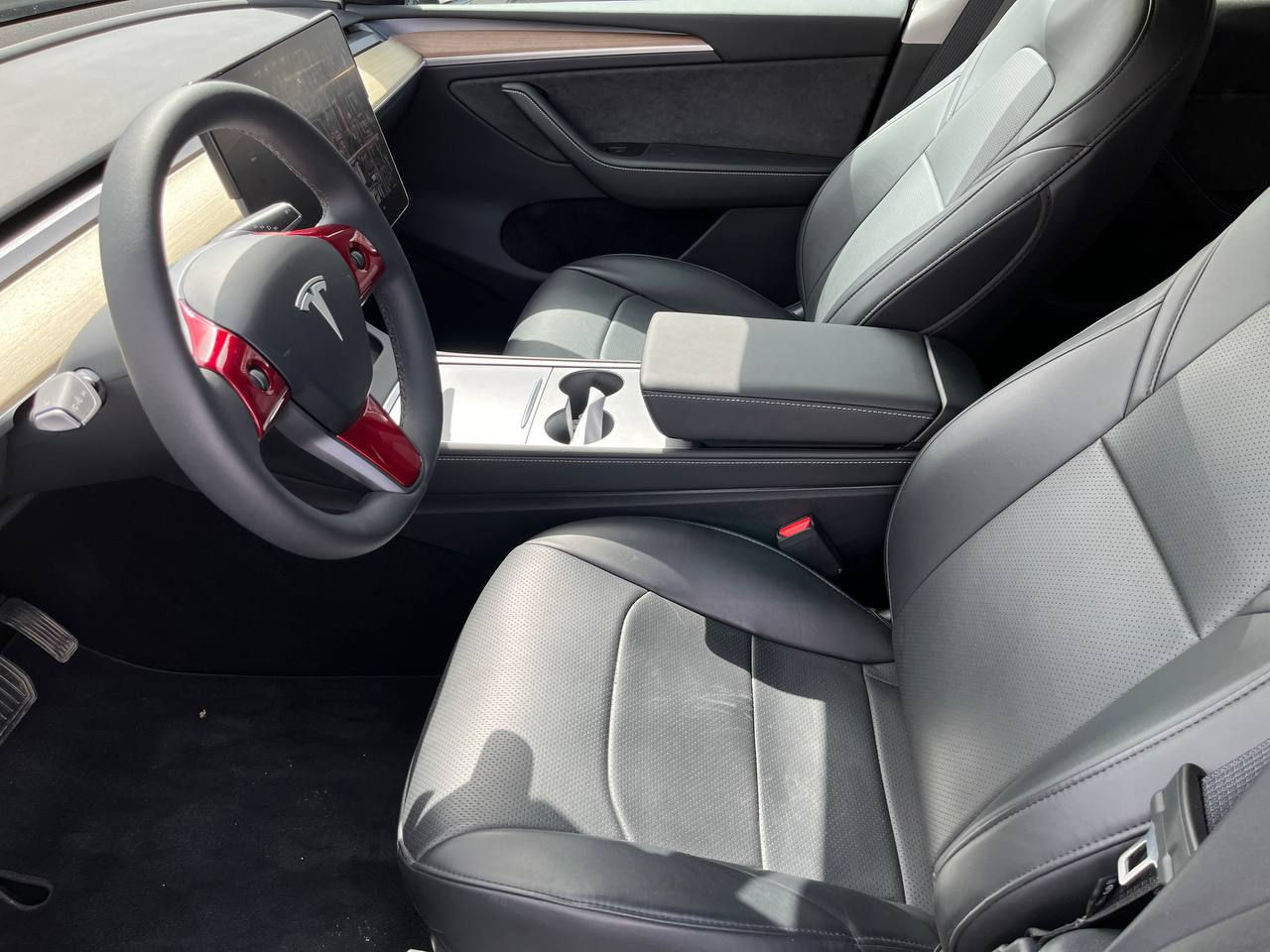 Tesla Model Y foto 7