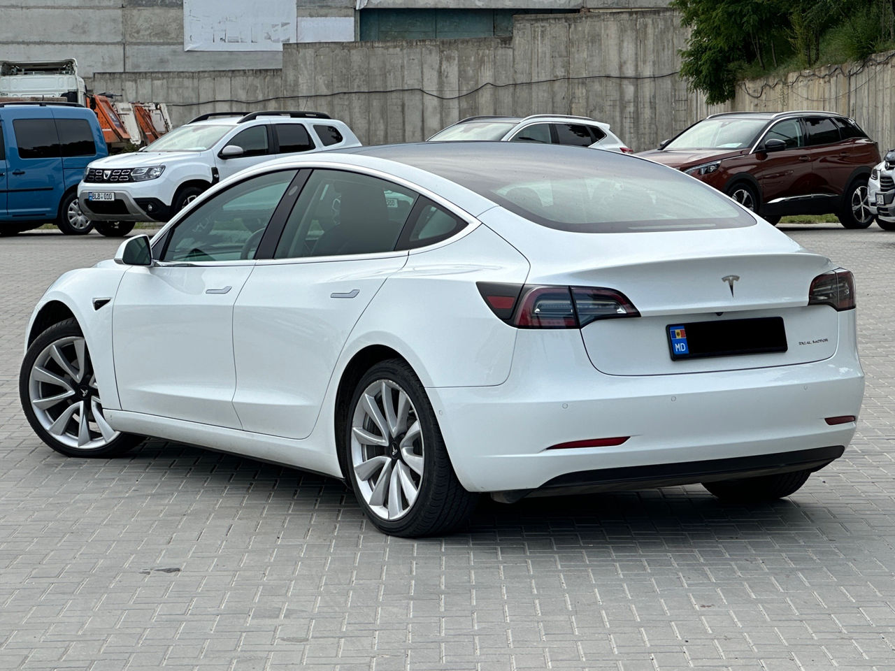 Tesla Model 3 foto 2