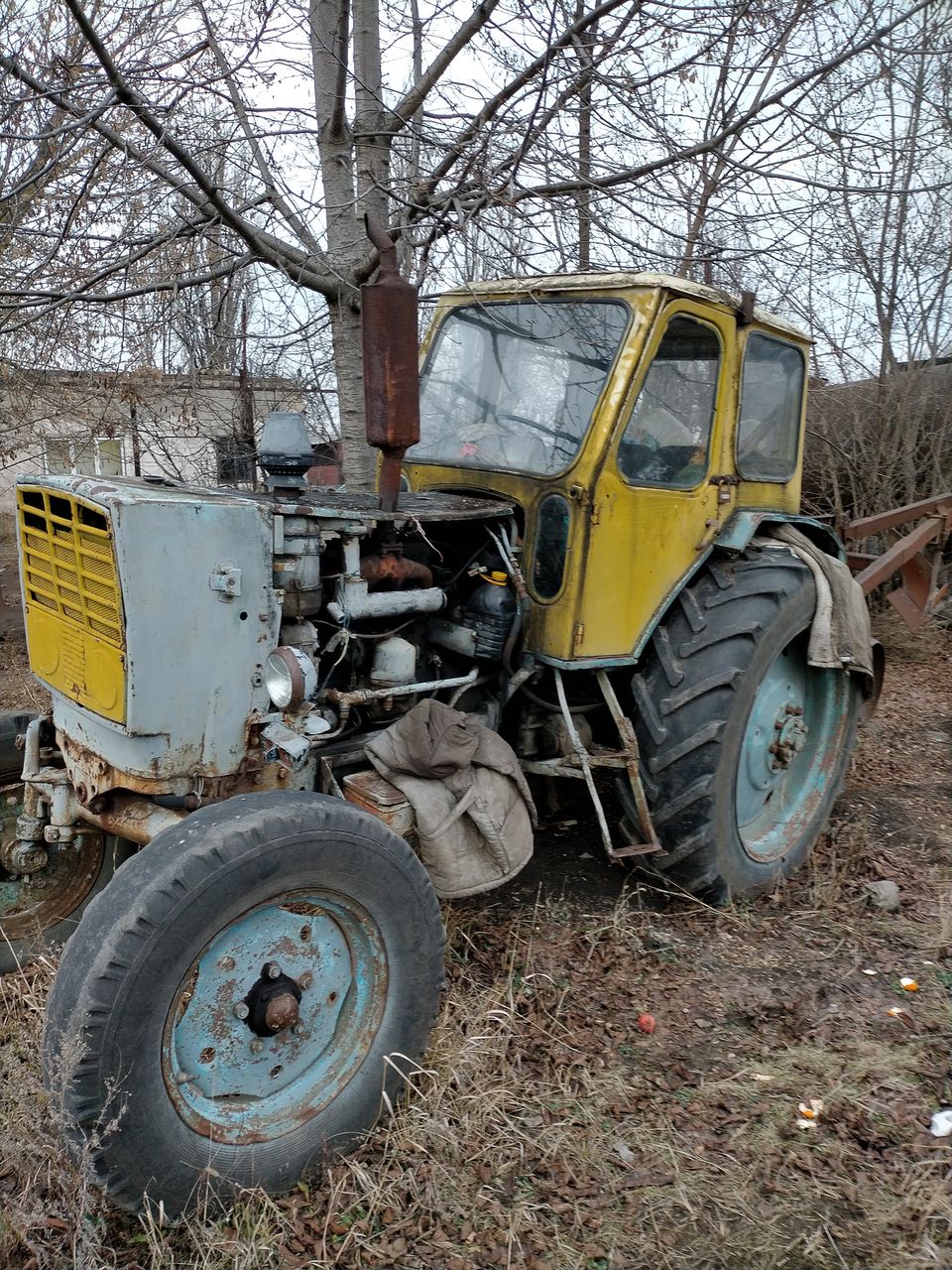 Трактор юмз фото кабины внутри