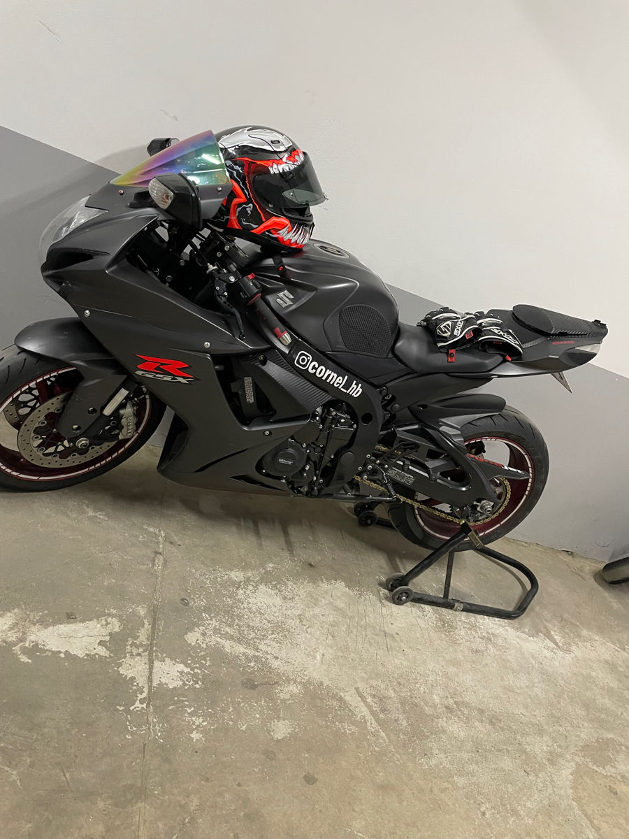Suzuki Suzuki GSXR 600
 фото 0