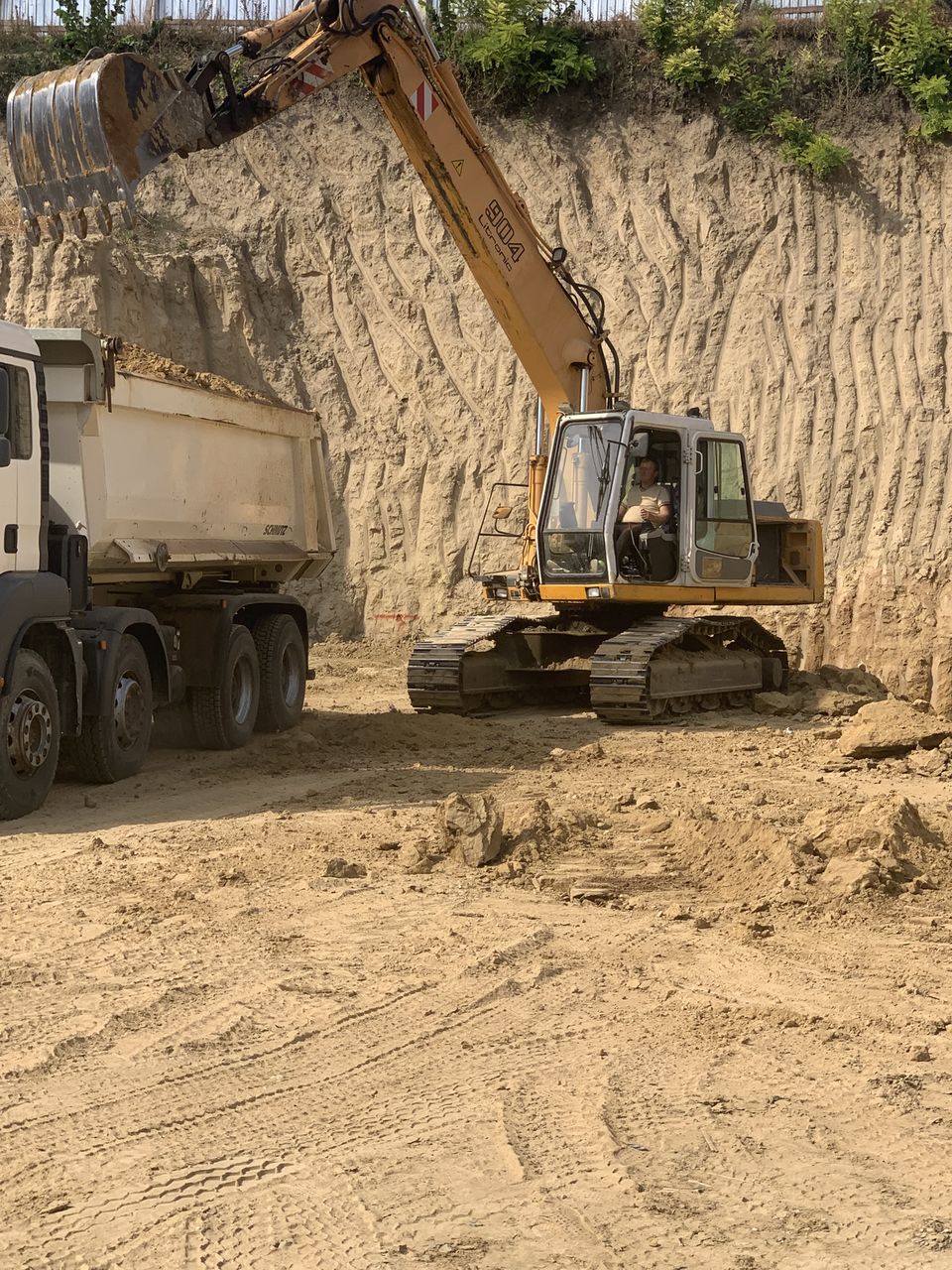 Servicii excavator si basculante foto 3