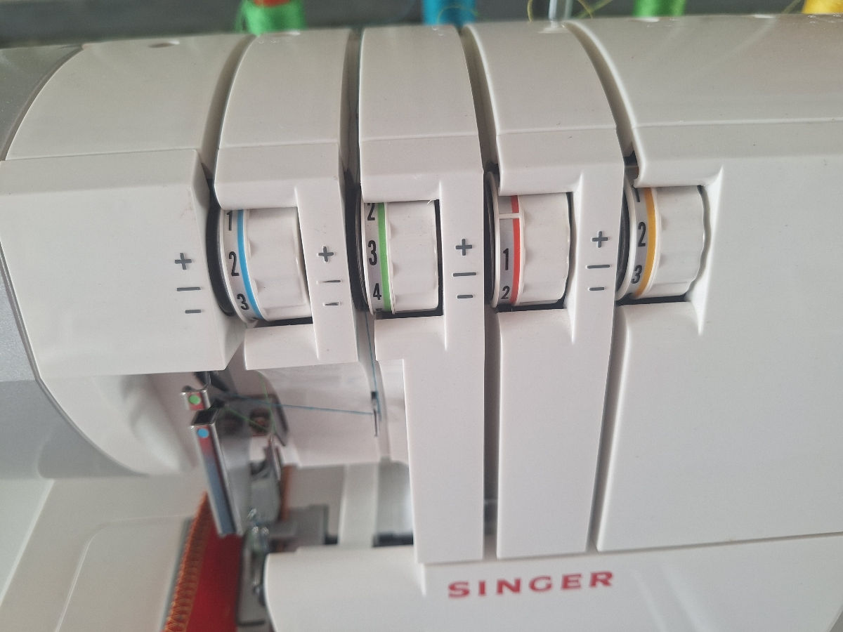 Overlocker cu 2,3,4 fire Singer 14SH754, cadou set de tălpi pentru diferite cusături foto 9