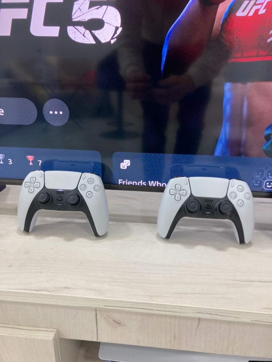 PS5 cu Disc + 2 Controlere + Jocuri Incluse – Gata de Joacă foto 2