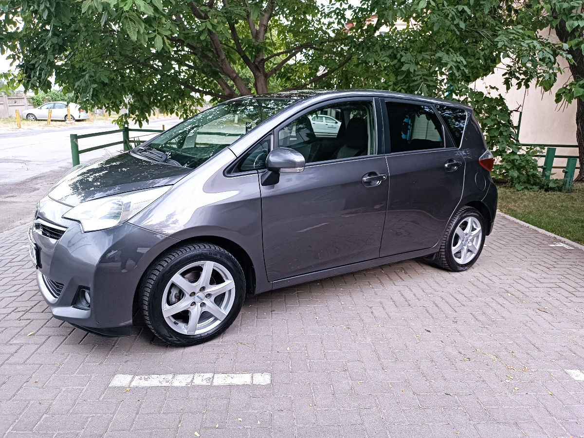 Toyota Verso-S foto 2