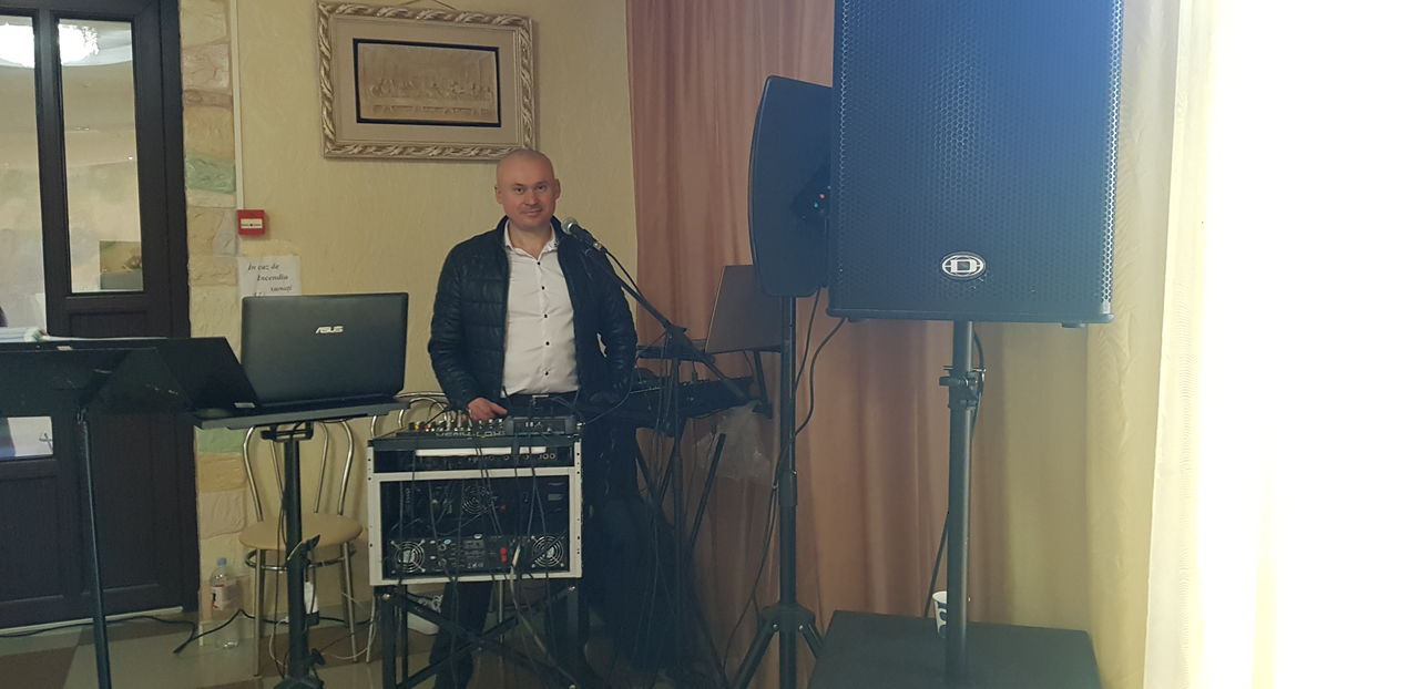 Dj-muzica pentru petrecere+solista,solist,nunta,cumatrie,petrcere,ceremonii foto 1