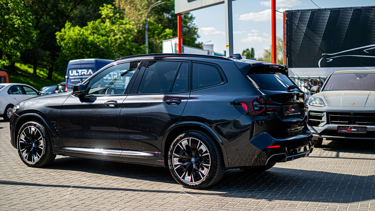 BMW iX3 фото 3