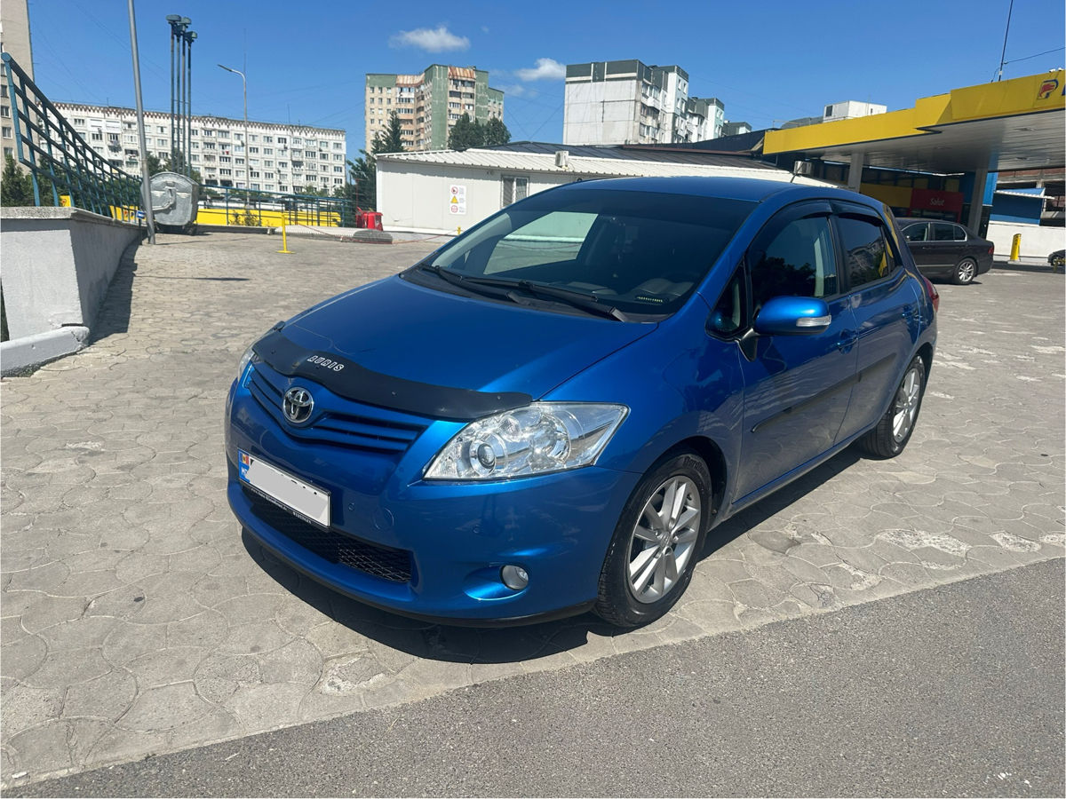 Toyota Auris фото 1