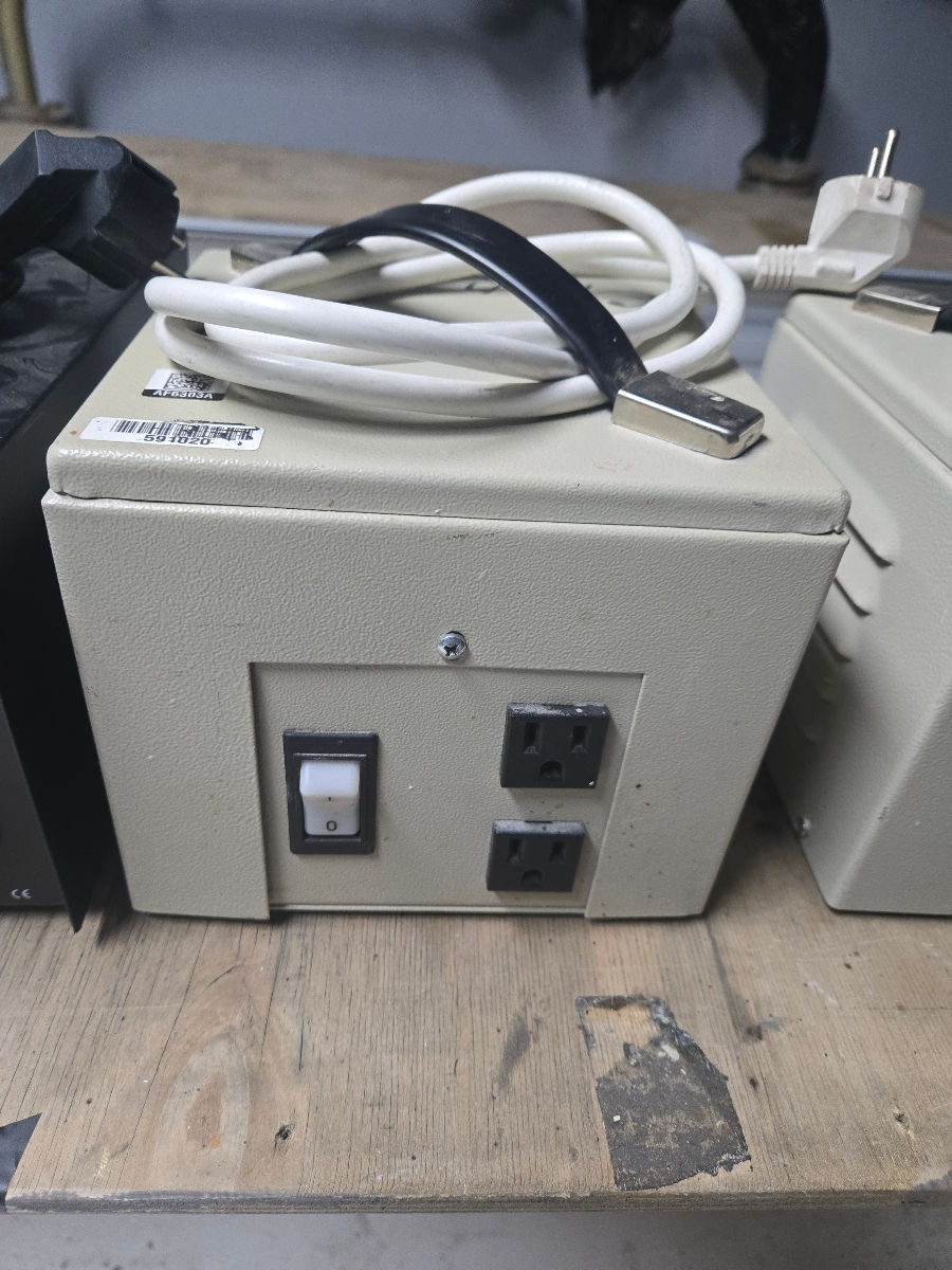 Transformator 220V in 120V - 1000W, 1600W, 2000W foto 2