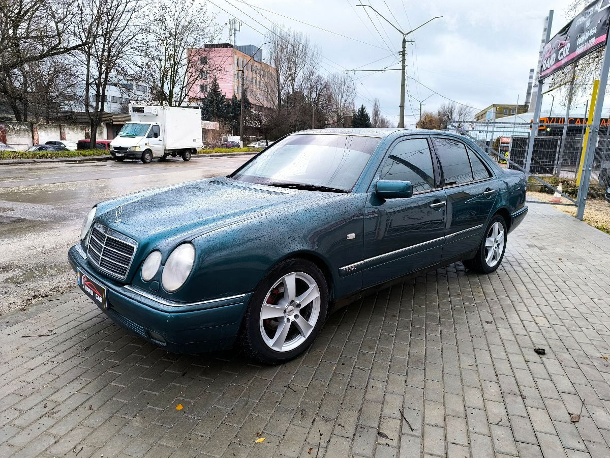 Mercedes E-Class foto 0