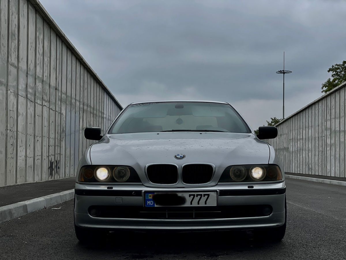 BMW 5 Series foto 7