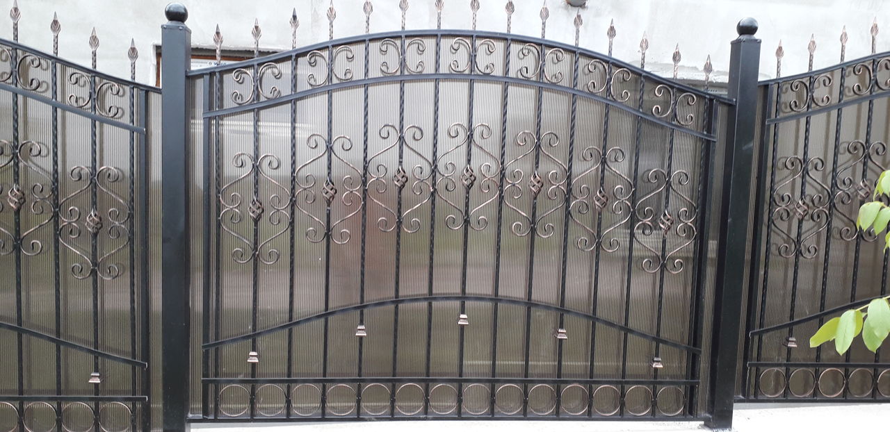 Porți uși,balustrade, gratii ,copertine absolut tot din metal. фото 1