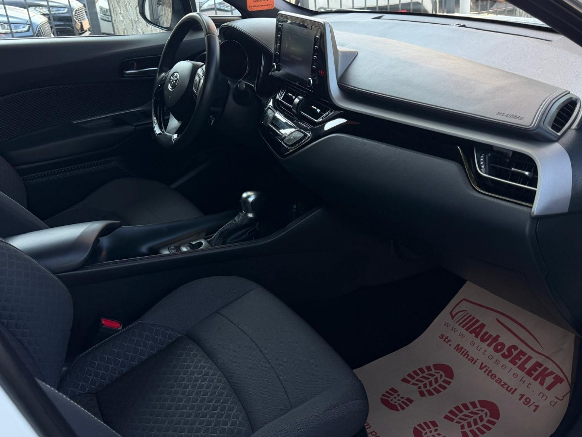 Toyota C-HR 2023 photo 9