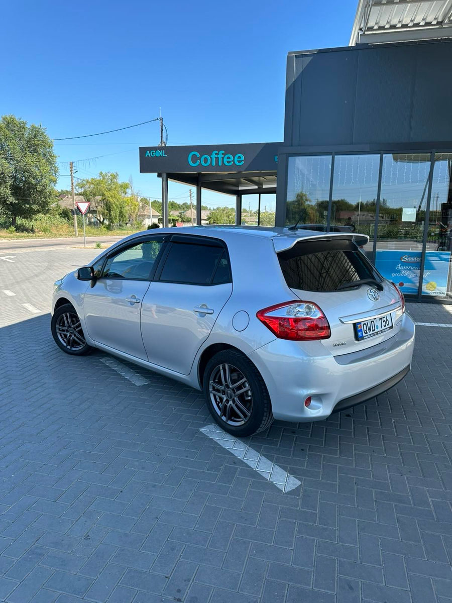 Toyota Auris фото 2