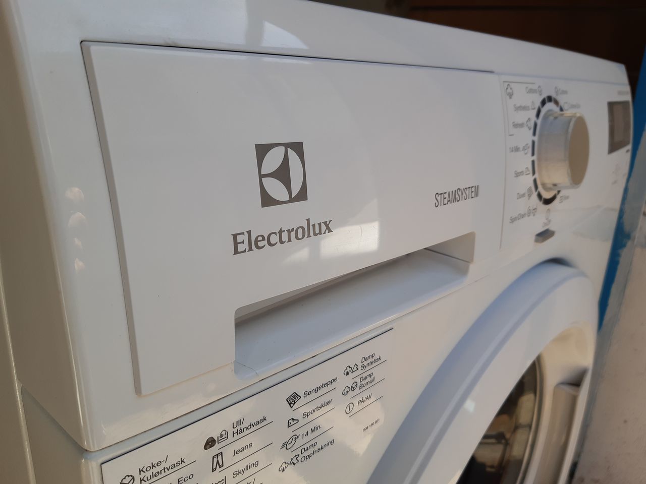 Узкая стиральная машина Electrolux на 7 кг в прекрасном состоянии !