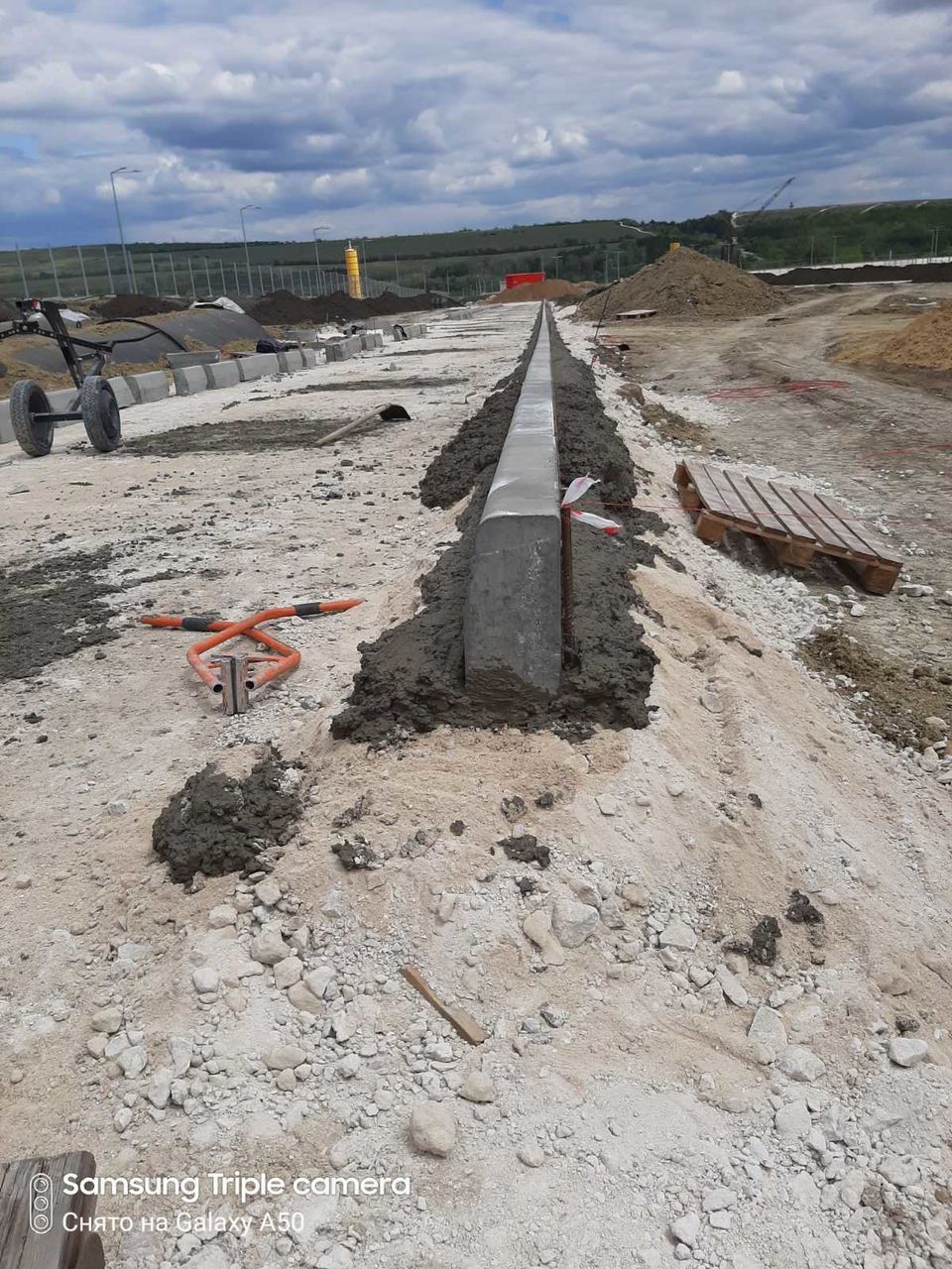 Установка дорожных бордюров